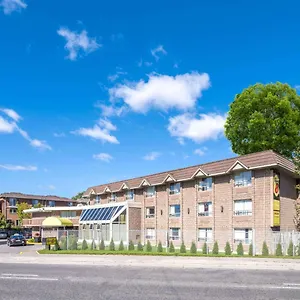 Super 8 By Wyndham East On Hotel Toronto