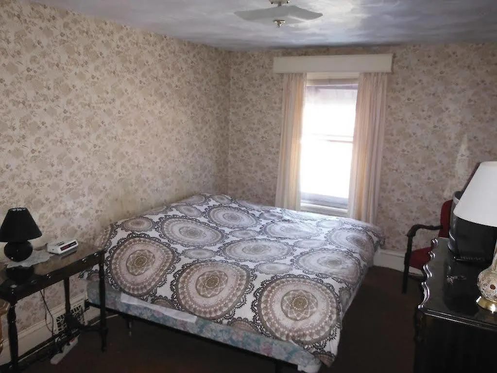 Auberge Des Arts Bed And Breakfast Ottawa Bed & Breakfast